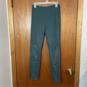 Divided woman’s green skinny jeans with side‎ zipper size 6